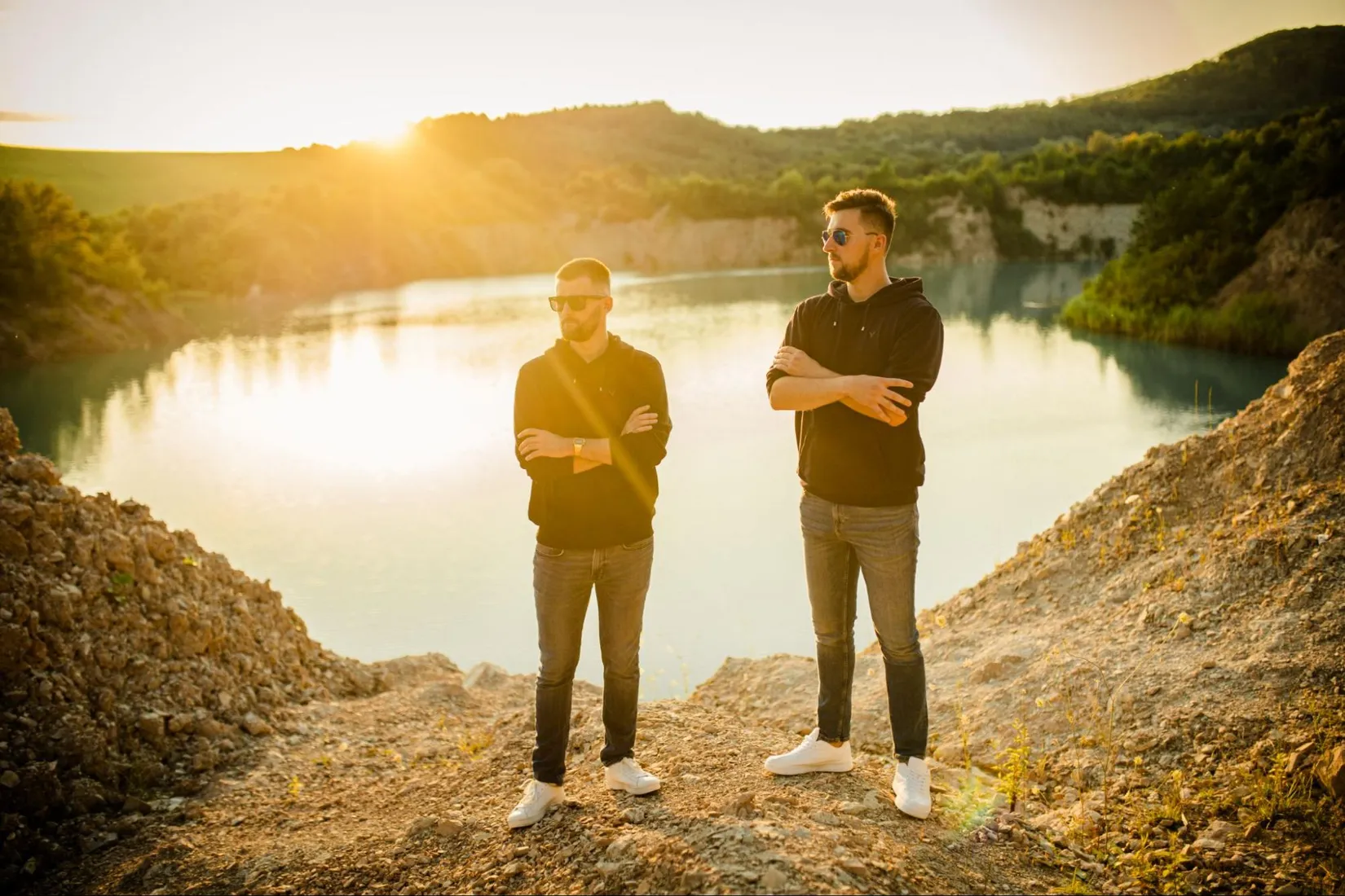 Vysokí muži, aj oblečenie ovplyvňuje držanie vášho tela